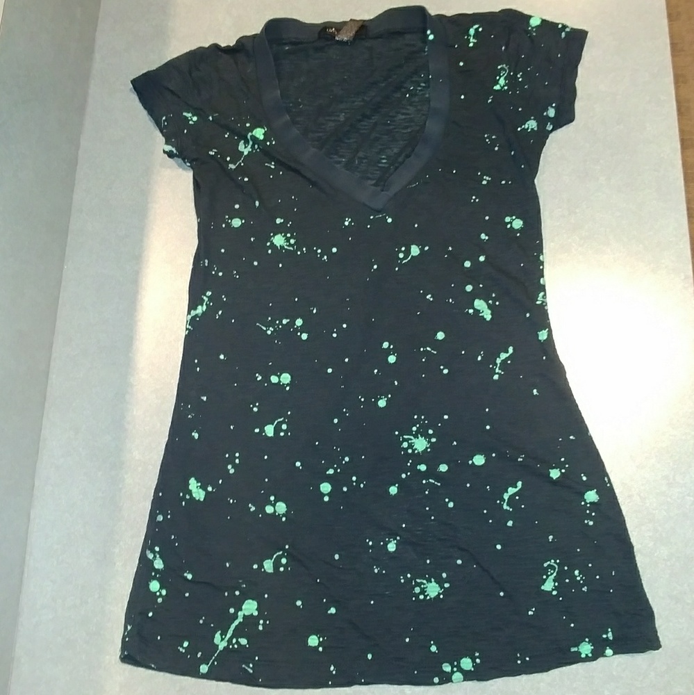 ⭐Free w Purchase!⭐ Urbanvibe Vneck Tshirt